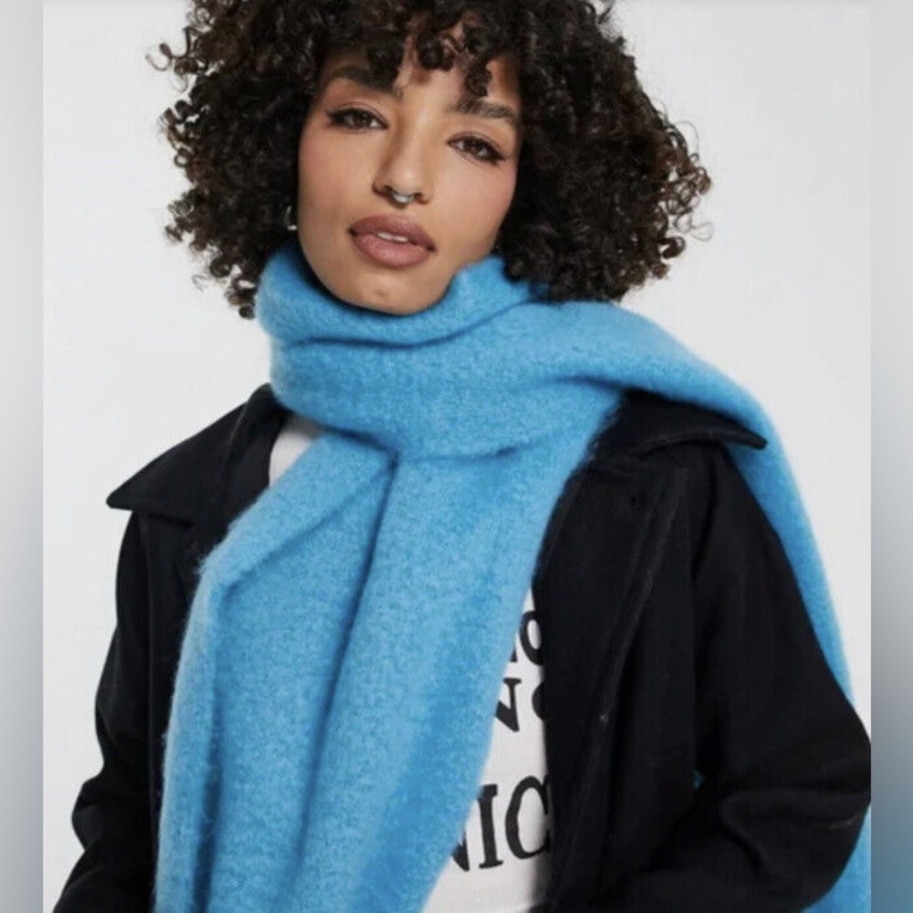 UO Oversized Blanket Knit Scarf